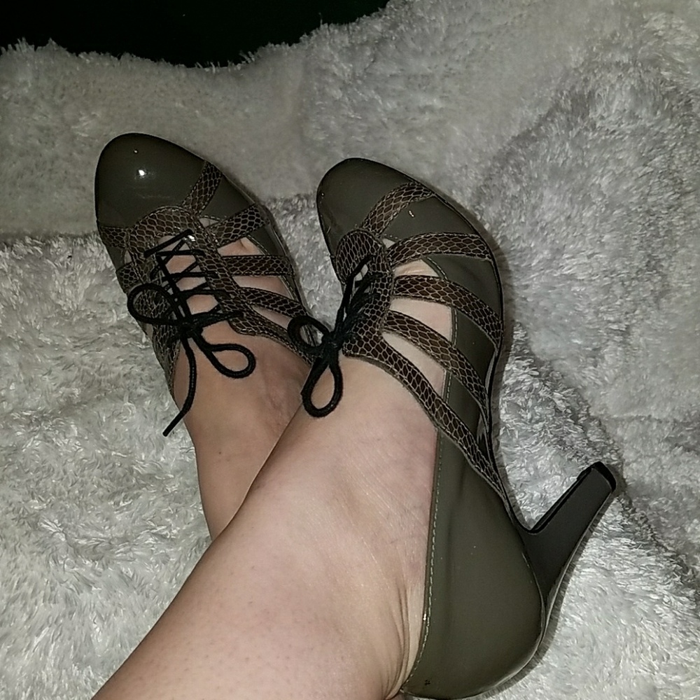Gray bcbgirls heels